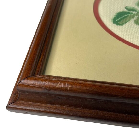 Vintage Handmade Needlepoint Embroidered Picture Matted Framed Bird  u 11 x 11.5 - Picture 3 of 4